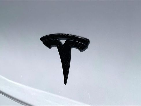 Used 2023 Tesla Model Y Long Range AWD/4WD image 29