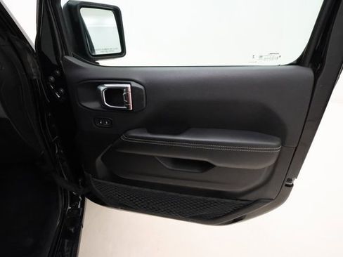 Used 2023 Jeep Wrangler Sahara image 22