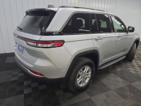 Used 2025 Jeep Grand Cherokee Laredo w/ Luxury Tech Group I AWD/4WD image 10