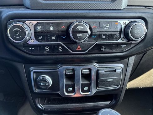 Used 2021 Jeep Wrangler Sport AWD/4WD image 21
