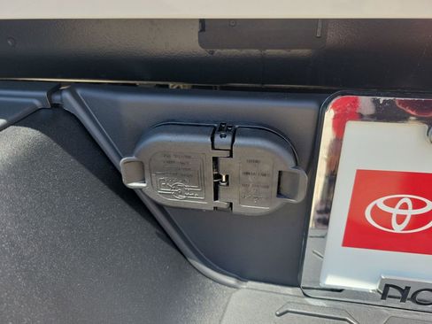 Used 2025 Toyota Tacoma Trailhunter AWD/4WD image 39