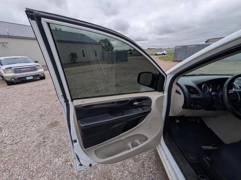Used 2012 Dodge Grand Caravan Crew w/ Crew Value Pkg FWD image 22