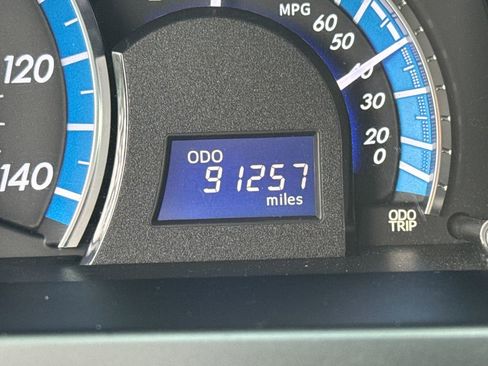 Used 2014 Toyota Camry XLE image 10