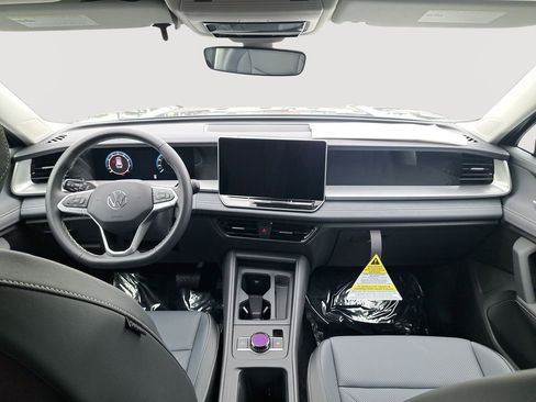 New 2025 Volkswagen Tiguan SE FWD image 19
