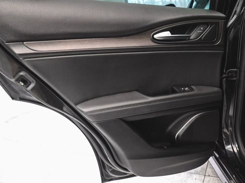 Used 2023 Alfa Romeo Stelvio Ti image 11