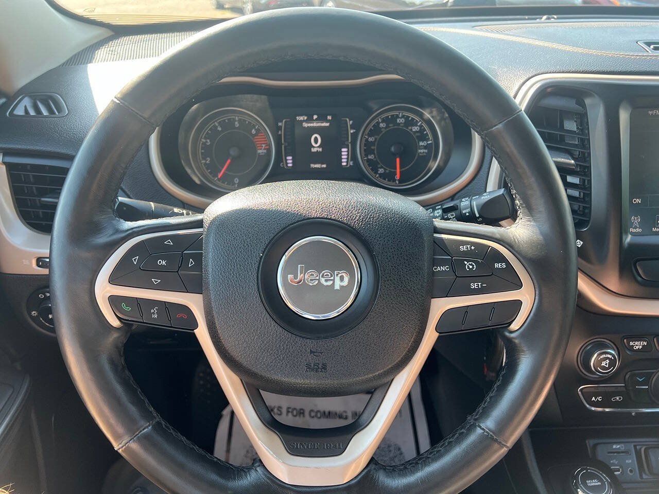 Used 2016 Jeep Cherokee Latitude w/ Cold Weather Group AWD/4WD image 14