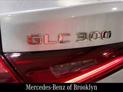 Used 2024 Mercedes-Benz GLC 300 4MATIC image 11