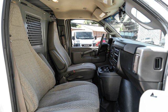 Used 2020 Chevrolet Express 3500 w/ Driver Convenience Package RWD image 23