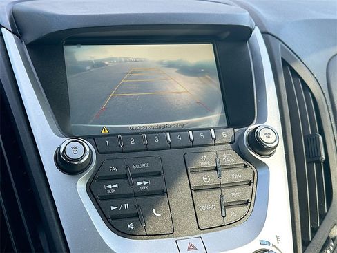 Used 2017 Chevrolet Equinox LS image 22