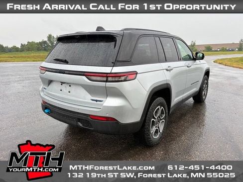 Used 2023 Jeep Grand Cherokee Trailhawk w/ Advanced Protech Group II AWD/4WD image 8