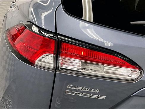 Used 2022 Toyota Corolla Cross LE w/ Moonroof Package image 34