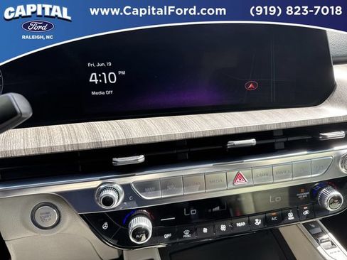 Used 2024 Kia Telluride SX Prestige w/ Towing Package AWD/4WD image 27