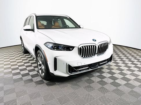 Used 2026 BMW X5 xDrive50e AWD/4WD image 2
