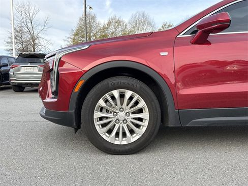 Used 2024 Cadillac XT4 Luxury w/ Cold Weather Package image 6