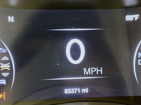 Used 2018 Jeep Grand Cherokee Limited image 18