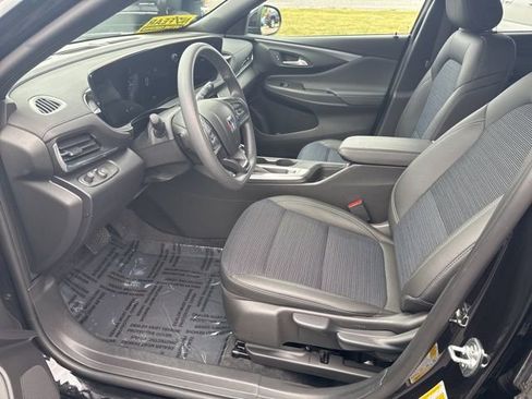 Used 2025 Buick Envista Preferred image 18