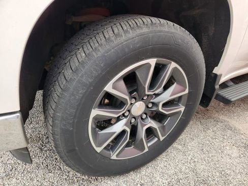 Used 2024 Chevrolet Silverado 1500 LT image 10