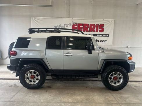 Used 2012 Toyota FJ Cruiser 4WD image 6
