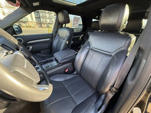 Used 2020 Land Rover Discovery Landmark image 14