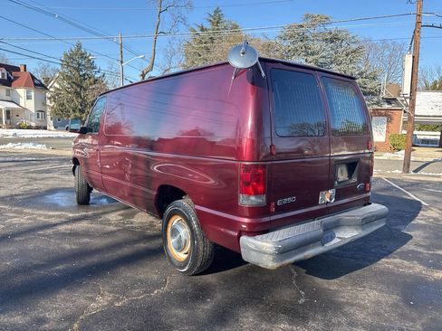 Used 2005 Ford E-250 and Econoline 250 image 2