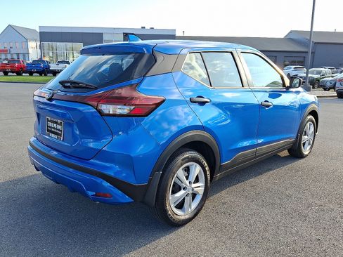 Certified 2025 Nissan Kicks Play S image 8