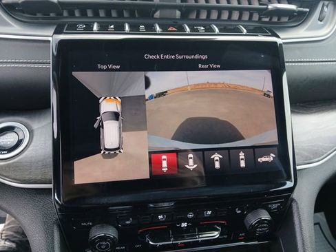 Used 2024 Jeep Grand Cherokee L Limited w/ Luxury Tech Group II image 22