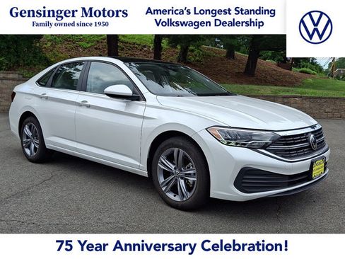 Certified 2023 Volkswagen Jetta SE FWD image 1