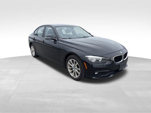 Used 2017 BMW 320i xDrive Sedan image 4