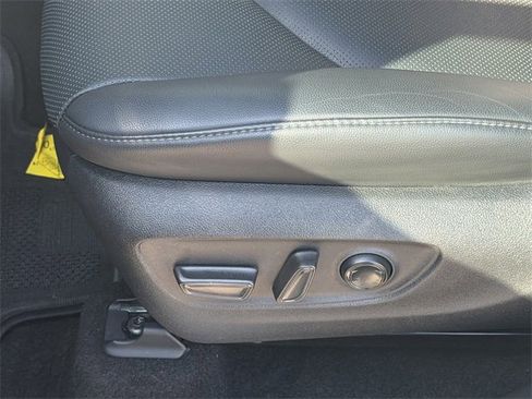 Used 2023 Toyota Highlander Limited image 22