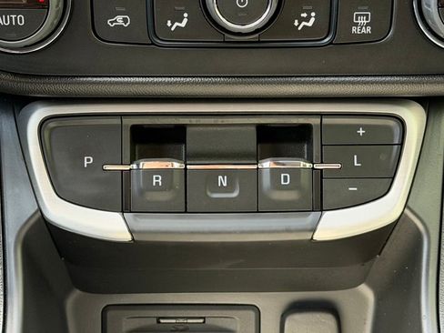 Used 2022 GMC Terrain SLT w/ Infotainment Package II AWD/4WD image 16