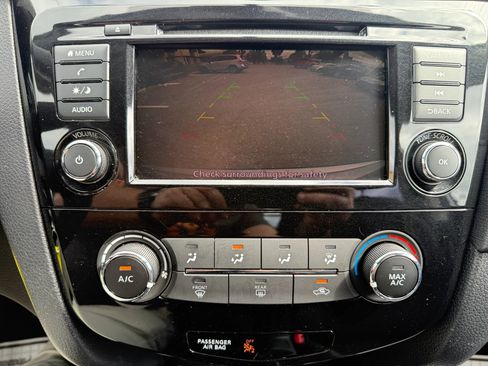 Used 2018 Nissan Rogue S image 29