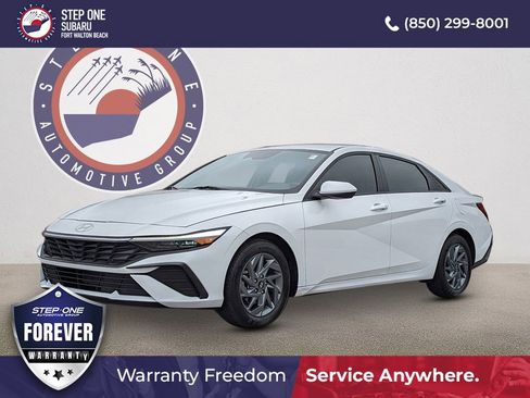 Used 2024 Hyundai Elantra SEL image 1