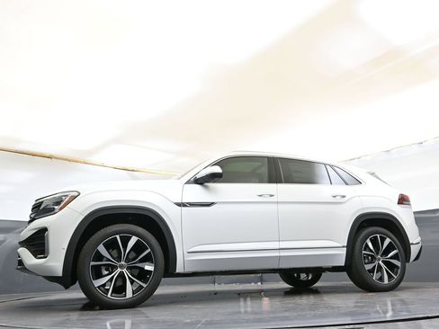 Used 2025 Volkswagen Atlas Cross Sport SEL Premium R-Line image 30