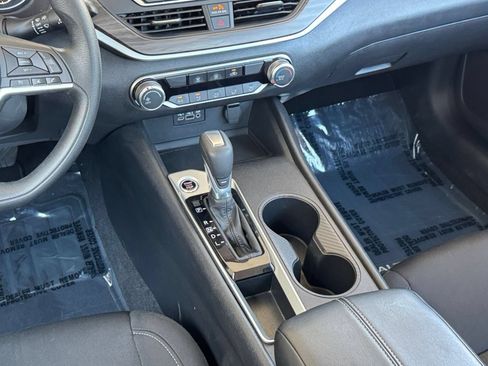 Used 2025 Nissan Altima 2.5 SV FWD image 37