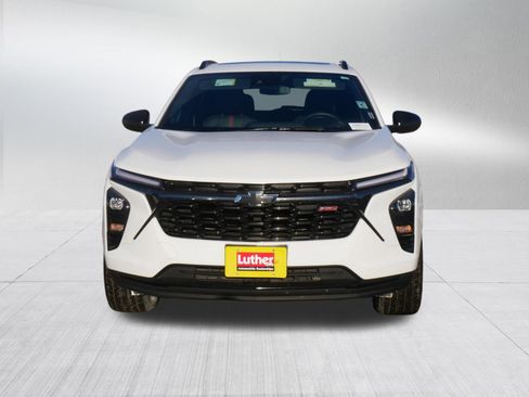 Used 2024 Chevrolet Trax RS w/ Sunroof Package image 2