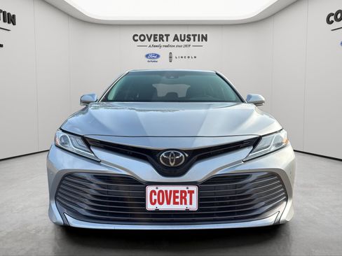 Used 2018 Toyota Camry XLE FWD image 8