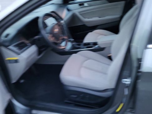 Used 2017 Hyundai Sonata Plug-In Hybrid image 11