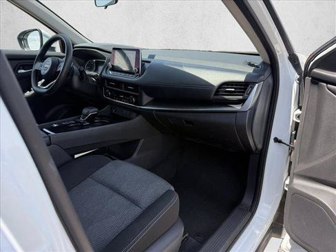 Used 2024 Nissan Rogue SV FWD image 12