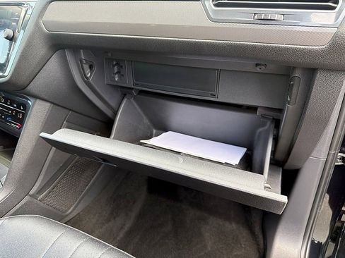Used 2023 Volkswagen Tiguan SE w/ Panoramic Sunroof Package FWD image 34