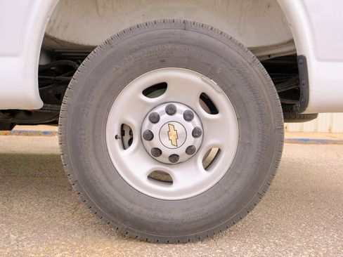 Used 2025 Chevrolet Express 2500 w/ Driver Convenience Package image 32