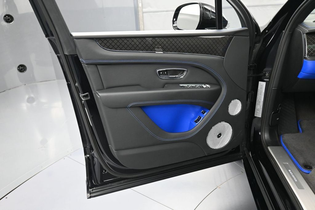 Certified 2025 Bentley Bentayga AWD/4WD image 15