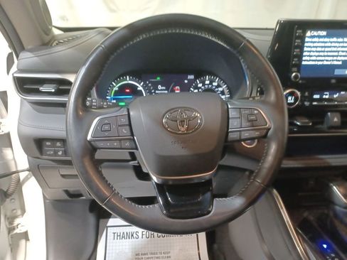 Used 2021 Toyota Highlander Limited image 11