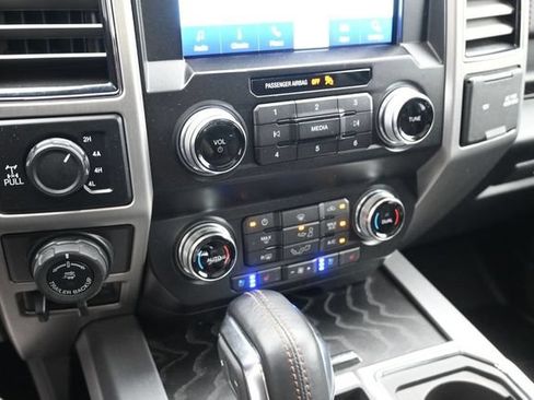 Used 2019 Ford F150 Platinum w/ Equipment Group 701A Luxury AWD/4WD image 18