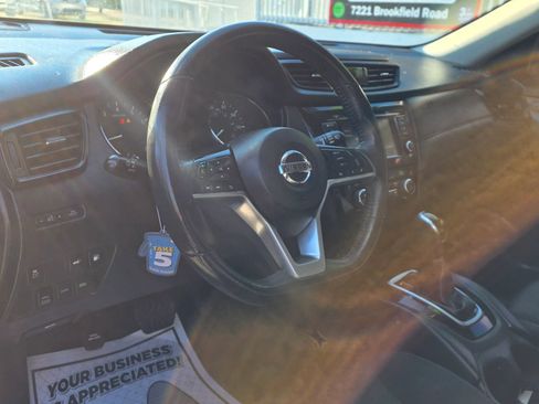 Used 2018 Nissan Rogue SV image 14