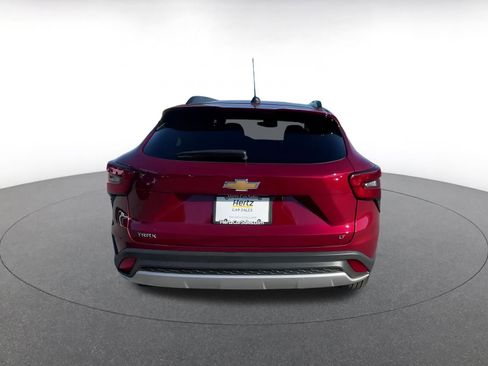 Used 2025 Chevrolet Trax LT image 12