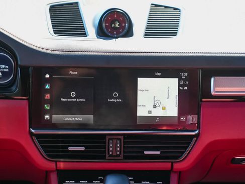 Used 2023 Porsche Cayenne Platinum Edition image 13