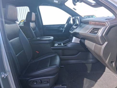 Used 2024 Chevrolet Suburban LT image 16