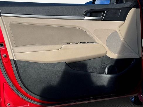 Used 2020 Hyundai Elantra SEL image 18