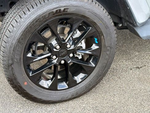 Used 2023 Jeep Wrangler Unlimited Sahara w/ Cold Weather Group image 5