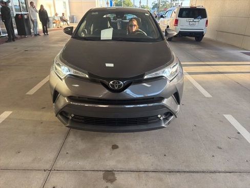 Used 2019 Toyota C-HR LE image 3